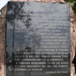 Głaz i tablica informująca o działaniach bojowych Zgrupowania AK "Radosław"
